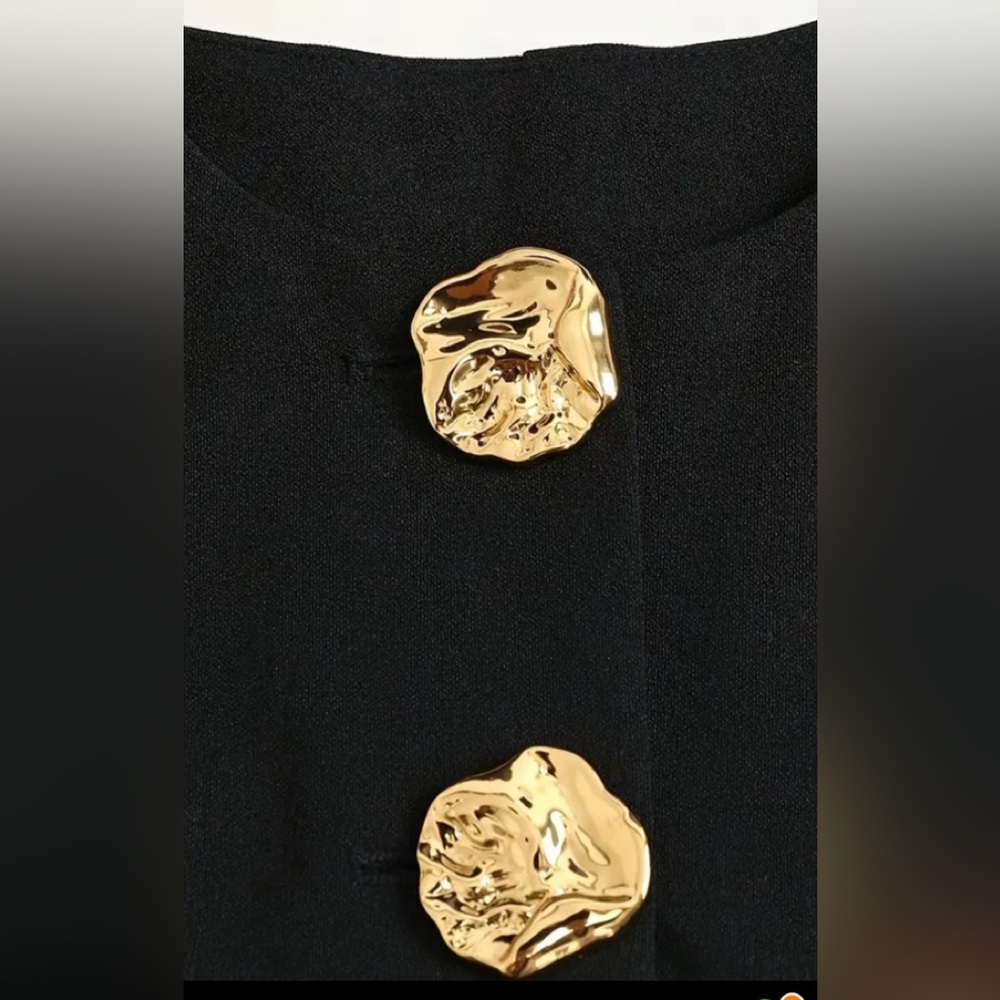 Elegant Black Vest with Gold Buttons - Picture 4 of 4